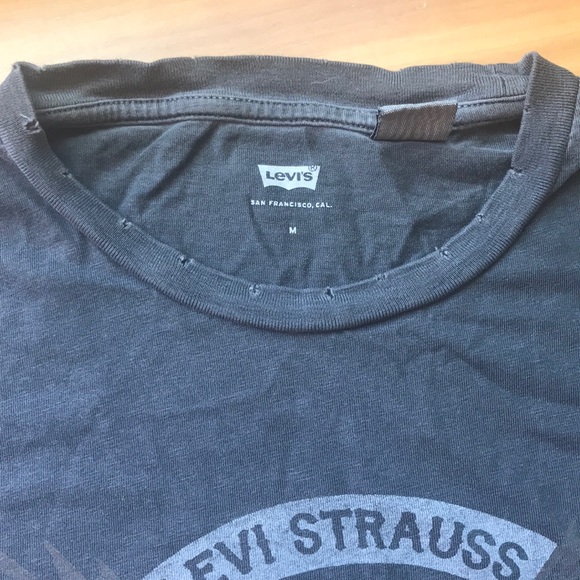 Levi’s T-Shirt - Picture 2 of 6